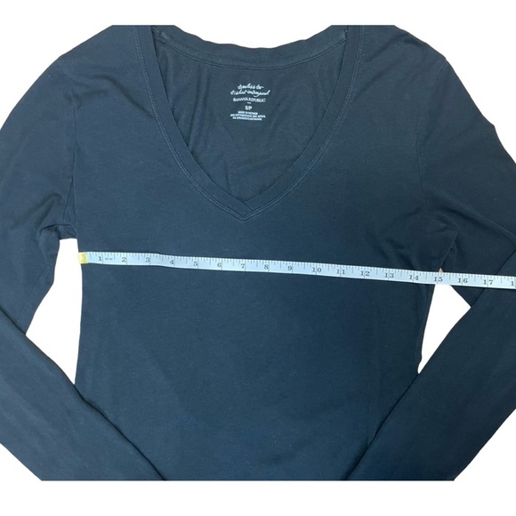 Banana Republic Black Long Sleeve V-Neck Basics Tee Shirt - Size Small - Picture 5 of 10